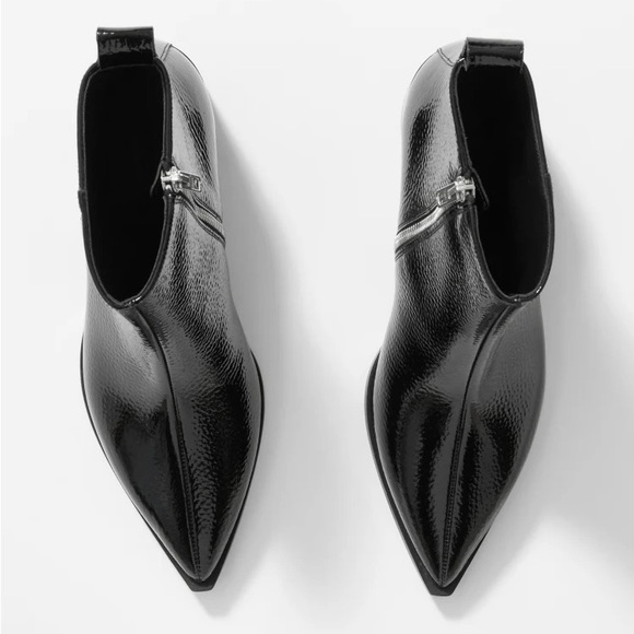 Everlane Glossy Black Boss Booties - Size 8 - Picture 3 of 10